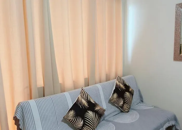 Shell Residences Moa - Josh Staycation *