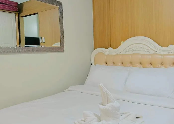 Shell Residences Moa - Josh Staycation Apartment